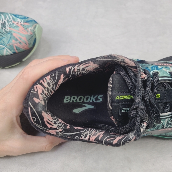 BROOKS Adrenaline GTS 22 Running Shoes Womens Size 10 M Graphitti All Over Print - Picture 8 of 16